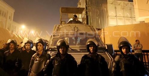 تجمعات أمام مديرية أمن القاهرة عقب مقتل سائق بالدرب الأحمر
