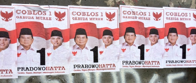 A slogan calling for a return to the 1945 constitution, underneath Prabowo-Hatta stickers in Jakarta. (Photo: Jacqui Baker) (Photo: Jacqui Baker)