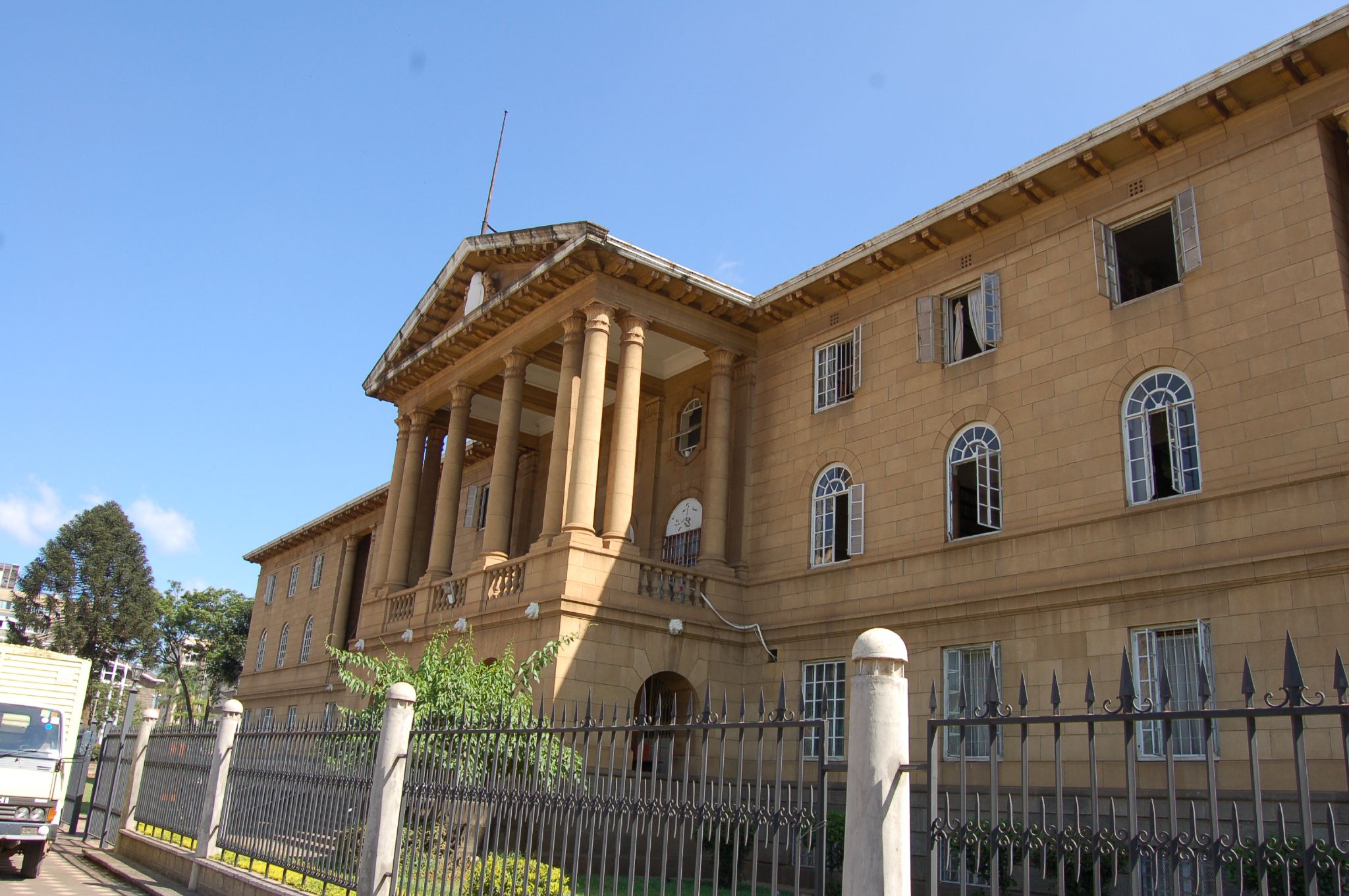 High Court of Kenya (photo credit: Dongyi Liu/flickr)