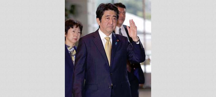PM Shinzo Abe at the prime minister's office on Feb. 4 (Yasuhiro Sugimoto)