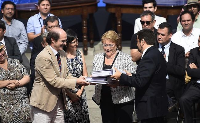 President Michelle Bachelet receiving citizens' suggestions for drafting a new constitution (photo credit: EFE/Chile's Presidency/Ximena Navarro) President Michelle Bachelet receiving citizens' suggestions for drafting a new constitution (photo credit: EFE/Chile's Presidency/Ximena Navarro)