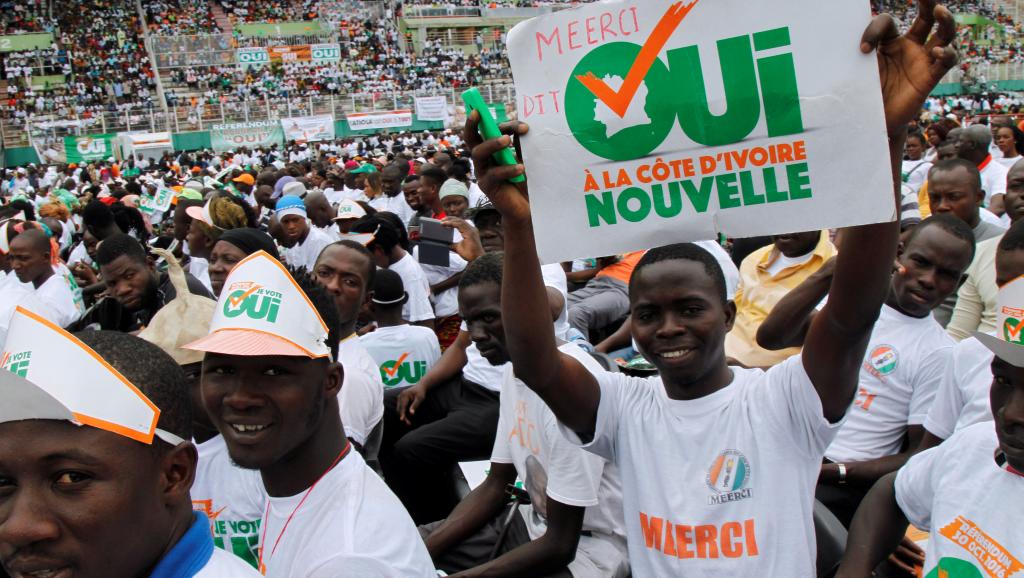 Supporters of the 'yes' for a new constitution campaign (photo credit: REUTER/Luc Gnago) Supporters of the 'yes' for a new constitution campaign (photo credit: REUTER/Luc Gnago)