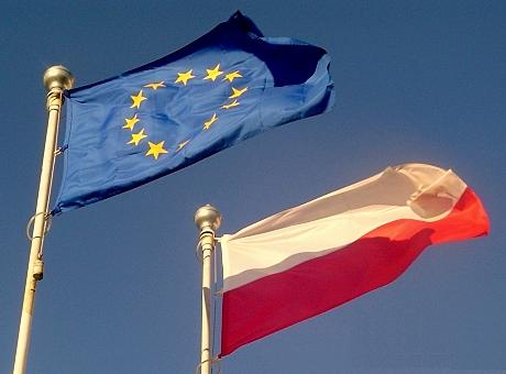 Flags of the EU and Poland (photo credit: CEPS) Flags of the EU and Poland (photo credit: CEPS)