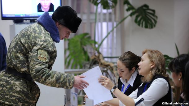 Scenes From Kyrgyzstan's Constitutional Referendum Vote (photo credit: Radio Free Europe/Radio Liberty) Scenes From Kyrgyzstan's Constitutional Referendum Vote (photo credit: Radio Free Europe/Radio Liberty)