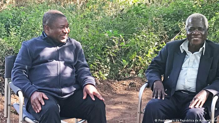 President Nyusi and the late Dhlakama meet in Gorongosa Mountains in Aug 2017 (photo credit: Club of Mozambique)