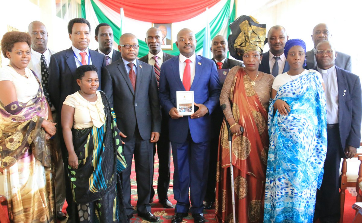 President Nkurunziza receives report of the CNDI (National Commission for Inter-Burundian Dialogue) in May 2017 (photo credit: Burundian Presidency)