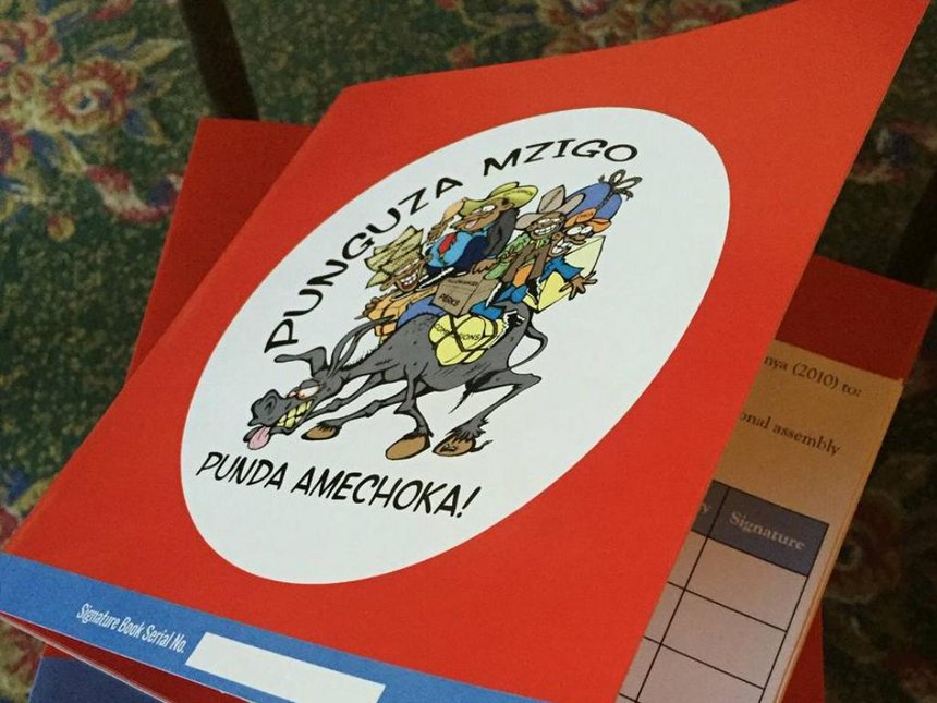 Signature collection books for the 'Punduza Mzigo' referendum campaign (photo credi: The Star Kenya) Signature collection books for the 'Punduza Mzigo' referendum campaign (photo credi: The Star Kenya)