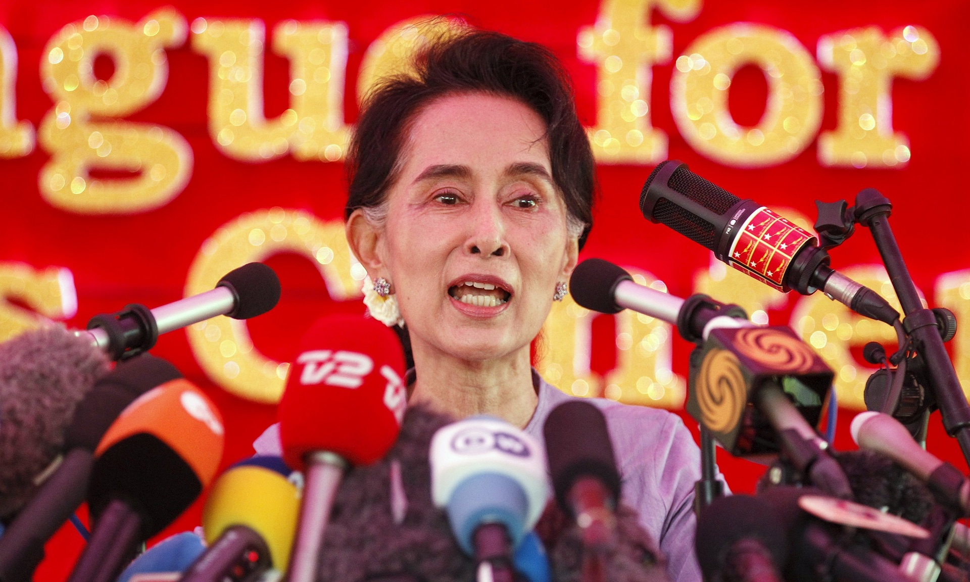 Aung San Suu Kyi speaks to media about the upcoming general elections, during a news conference at her home in Yangon on Thursday. (Photo credit: Soe Zeya Tun/Reuters) Aung San Suu Kyi speaks to media about the upcoming general elections, during a news conference at her home in Yangon on Thursday. (Photo credit: Soe Zeya Tun/Reuters)