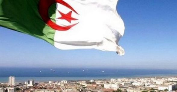 الرئيس بوتفليقة: التعديلات الدستورية في الجزائر تعكس الإرادة في تكييف القانون الأسمى مع تطور المجتمع