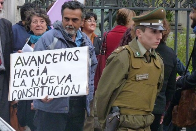 Chilean protester calling for a new constitution (photo credit: Marianela Jarroud/IPS 2013) Chilean protester calling for a new constitution (photo credit: Marianela Jarroud/IPS 2013)