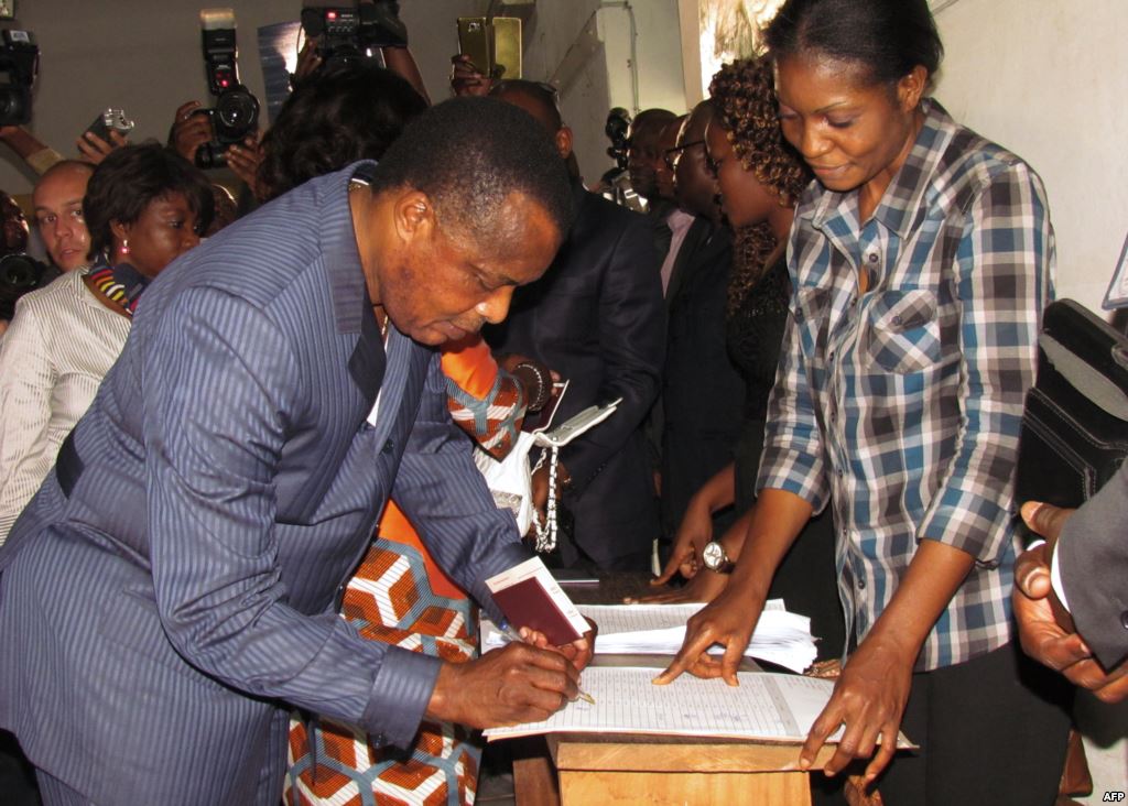 Congolese President Denis Sassou Nguessou arrives to cast his ballot in Brazzaville, Oct. 25, 2015. (photo credit: AFP)