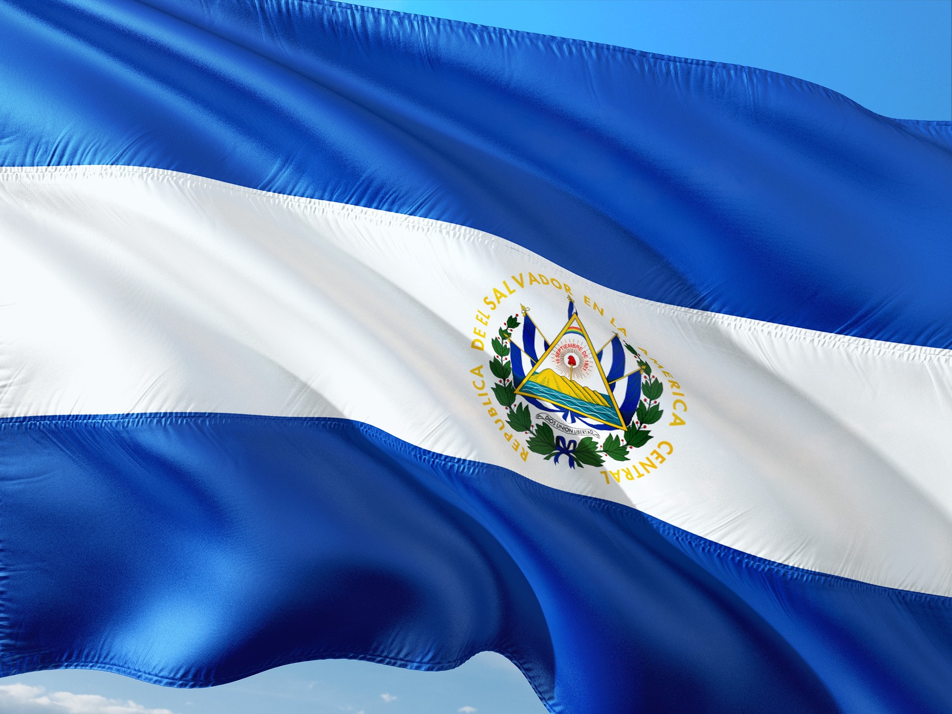 Flag of El Salvador (photo credit: jorono/pixabay)