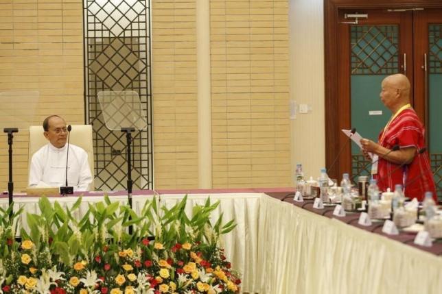 Karen National Union (KNU) chairman Mutu Say Poe (R) talks to Myanmar"s President Thein Sein at a meeting between the president and ethnic rebel groups to discuss a nationwide ceasefire agreement in Naypyitaw September 9, 2015 [photo credit: Reuters]
