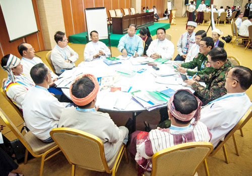 Participants hold discussions at the Union Peace Conference in Nay Pyi Taw on 13 January 2016 (photo credit: Aung Khant, The Myanmar Times) Participants hold discussions at the Union Peace Conference in Nay Pyi Taw on 13 January 2016 (photo credit: Aung Khant, The Myanmar Times)