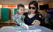 Casting a ballot in the 17 December referendum for Chile's draft constitution in the city of Valparaiso (photo credit: Rodrigo Garrido) Casting a ballot in the 17 December referendum for Chile's draft constitution in the city of Valparaiso (photo credit: Rodrigo Garrido)