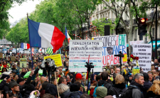 Yellow vest protesters in Paris, France (photo credit: Reuters/Charles Platiau) Yellow vest protesters in Paris, France (photo credit: Reuters/Charles Platiau)