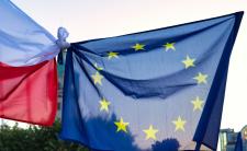 EU and Polish flags during 2021 pro-EU protests (photo credit Kasia Derenda via Unsplash) EU and Polish flags during 2021 pro-EU protests (photo credit Kasia Derenda via Unsplash)