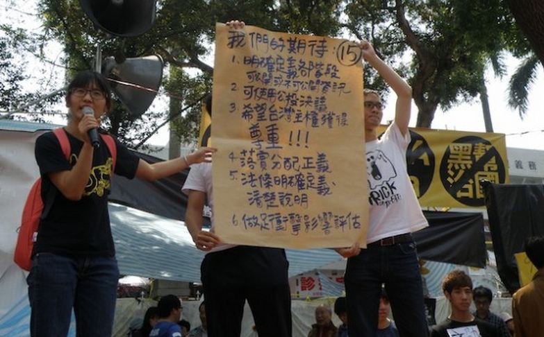 Participants in a forum outside the national legislature in Taipei City during the ‘Sunflower’ occupation in April, 2014, call for the principles of distributional justice and direct democracy to be inserted into Taiwan’s constitution. Credit: Dennis Engbarth/IPS Participants in a forum. Credit: Dennis Engbarth/IPS