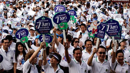 Civil servants and military school students attend a Thai constitution referendum promotional event (photo creit: Dario Pignatelli | Getty Images)