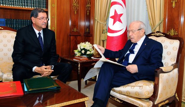 Le Premier Ministre Essid en audience avec le President Essebsi le 23 Janvier (EPA/STR) Le Premier Ministre Essid en audience avec le President Essebsi le 23 Janvier (EPA/STR)