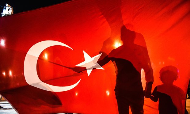 Pro-Erdoğan supporters in Taksim square in Istanbul on Saturday after the failed coup attempt (photo credit: Bulent Kilic/AFP/Getty Images)