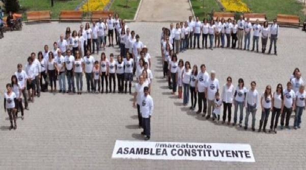 Members of the Marca Tu Voto (Mark Your Vote) campaign rally in Santiago, November 2013. (Marcatuvoto.cl) Members of the Marca Tu Voto (Mark Your Vote) campaign. (Marcatuvoto.cl)