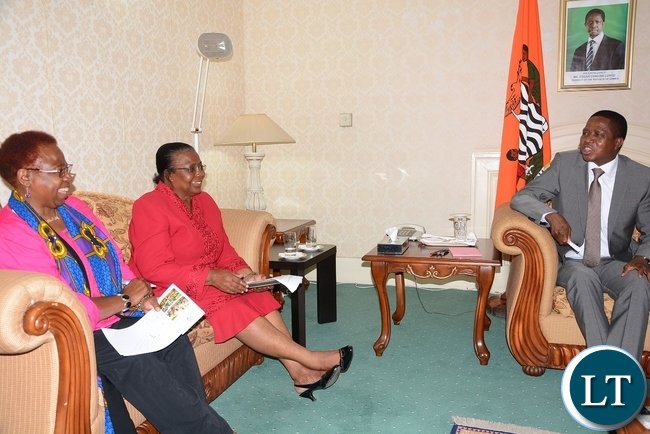 President Edgar Lungu speaks to NGOCC member of board of trustee Dorothy Hamwele (c) and NGOCC chairperson Sarah Longwe at State House (photo credit: Lusaka Times) President Edgar Lungu speaks to NGOCC member of board of trustee Dorothy Hamwele (c) and NGOCC chairperson Sarah Longwe at State House (photo credit: Lusaka Times)